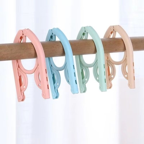 Travel coat hangers - 5/10,